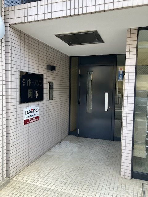 ダイドーメゾン岡本のエントランス