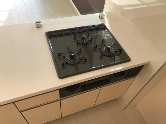 サンテラス宮ノ下の設備|３口ガスコンロ
