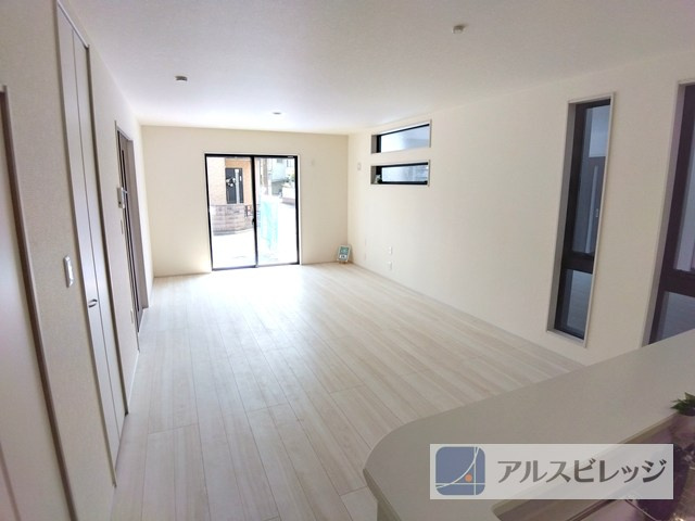 新築/新座市新堀1　全２棟の居間・リビング|ご家族でゆったりとした時間をお楽しみいただける空間になっております。
