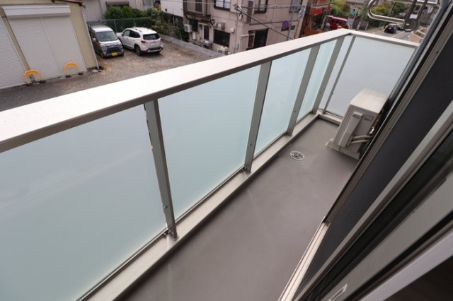 レーヴェ前原町のバルコニー