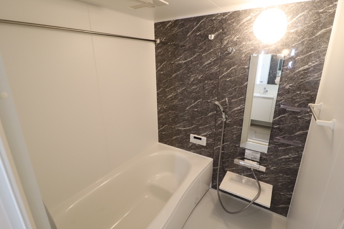 レーヴェ前原町の浴室