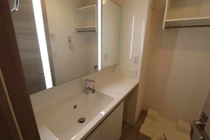 レーヴェ前原町の洗面所