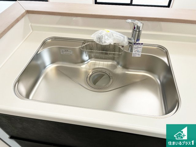 明石市二見町西二見　新築一戸建ての設備|蛇口の先端に浄水器を内蔵しています！原水と浄水、お湯と冷水、シャワーの切替えがワンタッチなので用途によって使い分けられます。