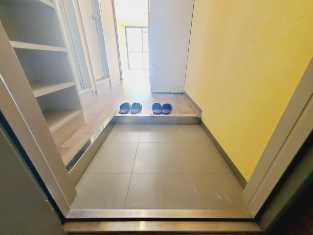 エルロン21（ELERON21）の玄関