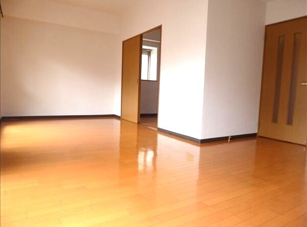 レージュ中根の居間・リビング