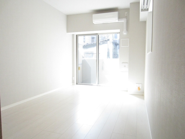 グラントゥルース赤羽プレミオの居間・リビング|角部屋2面採光で明るい室内です