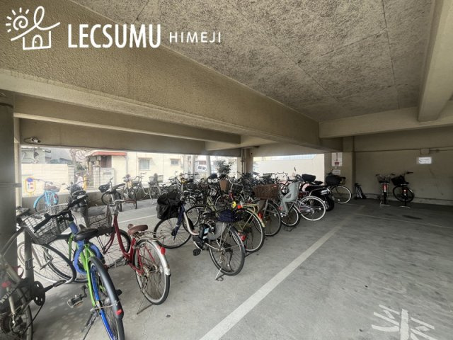 万葉ハイツ姫路の駐輪場