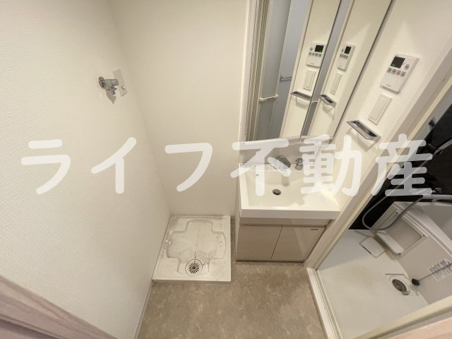 S-RESIDENCE高井田Centralの洗面所|明るい洗面所です