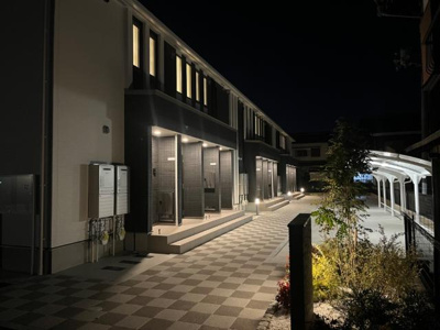 【外観】 | トワ・フィーユⅡ | 外観写真（夜）