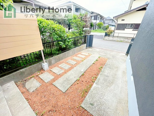 つくば市自由ケ丘　中古戸建のエントランス