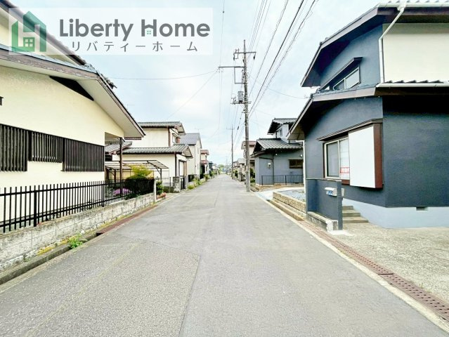 つくば市自由ケ丘　中古戸建の前面道路含む現地写真