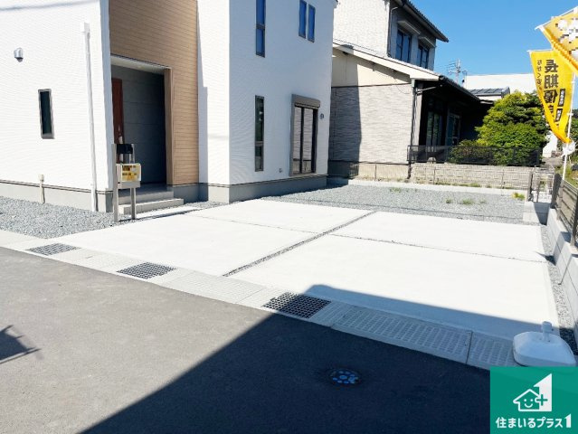 揖保郡太子町東南　第3期　新築一戸建ての駐車場|並列２台駐車可能！ゆとりの駐車スペースで車庫入れもスムーズ！