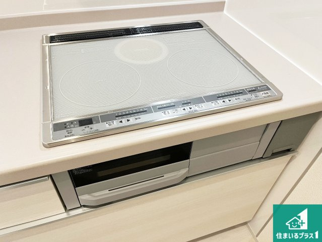 揖保郡太子町東南　第3期　新築一戸建ての設備|火を使わないので、安心なＩＨコンロ！でこぼこが無い構造なので、掃除もしやすく清潔に保てます！