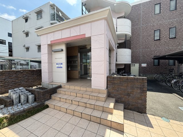 ドエル・ミョウセイのエントランス