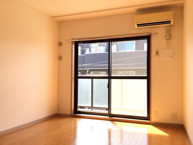 ドエル・ミョウセイの居間・リビング