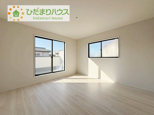 【寝室】 | つくば市松栄1期　新築戸建 | 広めの主寝室は、ベッドの他にもパソコンデスクやドレッサーなども置けちゃいます(*^-^*)