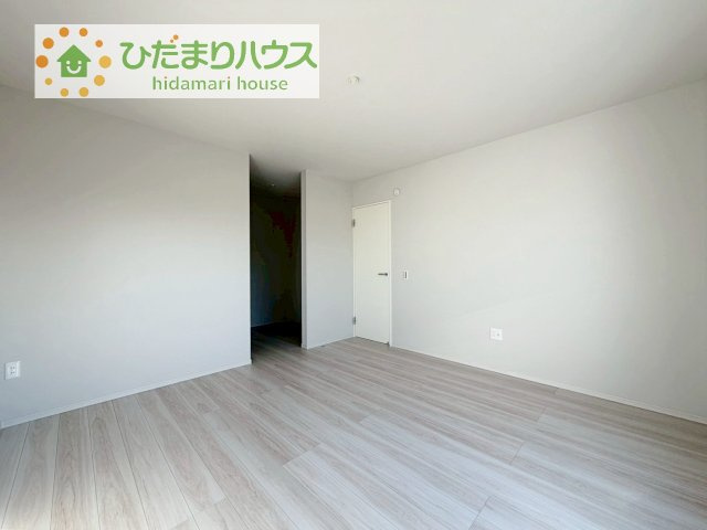 【寝室】 | つくば市松栄1期　新築戸建 | 大きなベッドを置いても余裕の広さの主寝室♪