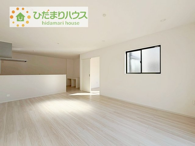 【居間・リビング】 | つくば市松栄1期　新築戸建 | 南向きのリビングではぽかぽかの日差しが感じられます☆彡