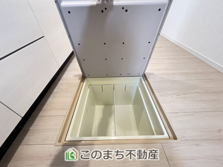 【収納】 | CRADLEGARDEN小山市東間々田第7　5号棟 | 床下収納は意外と容量があり、日常のストックにも大活躍です♪