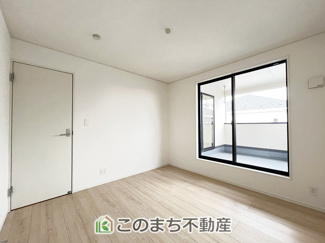 【洋室】 | CRADLEGARDEN小山市東間々田第7　5号棟 | 南向きで陽当たりの良い洋室♪風通しもよく快適です☆
