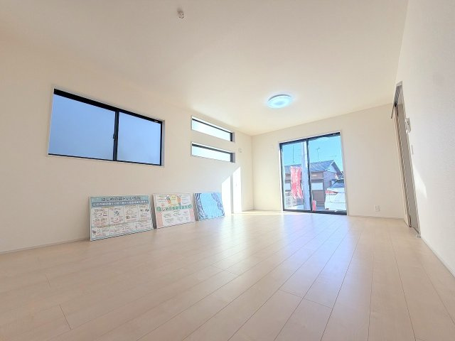 あきる野市草花全２棟　新築分譲の居間・リビング