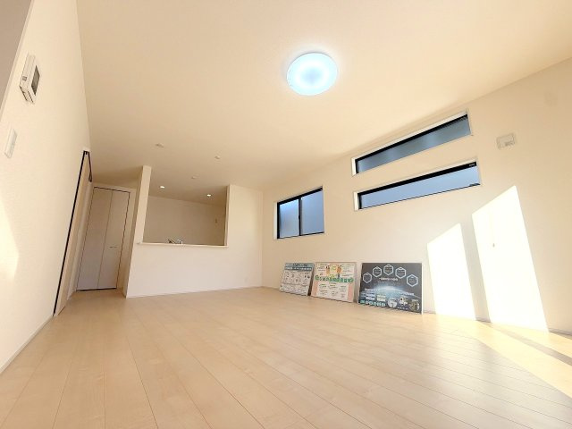 あきる野市草花全２棟　新築分譲の居間・リビング