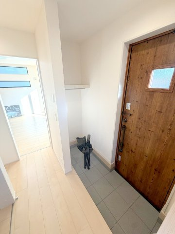 あきる野市草花全２棟　新築分譲の玄関