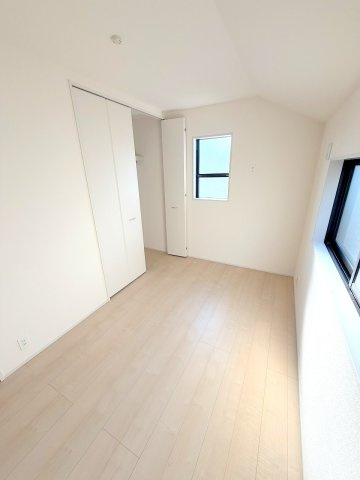 あきる野市草花全２棟　新築分譲の洋室
