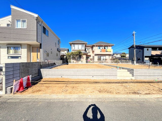 港南区日限山3丁目　新築戸建ての外観|◆一戸建てを中心とした街並みが整然と続き、周辺は高い建物が建っていないので、緑の多い閑静な趣を感じる環境です。街並みや周辺環境も重要なポイントです！！
