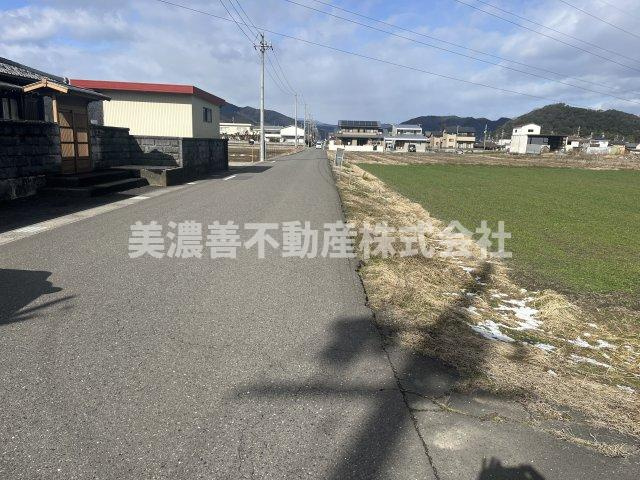 ６６５０３　岐阜市上西郷土地の前面道路含む現地写真