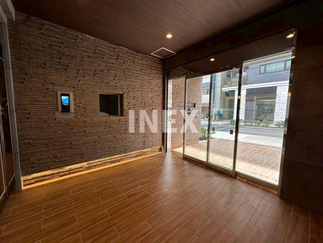 横浜市中区末吉町１丁目の賃貸マンションのエントランス