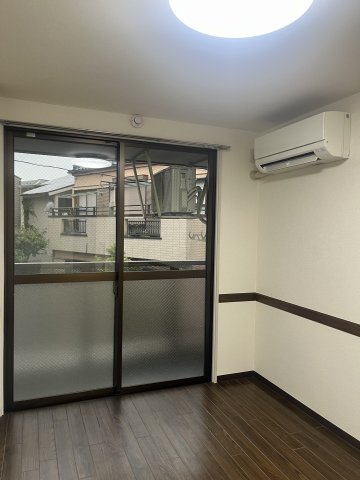 フローラ鶴見の居間・リビング