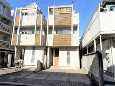 【外観】 | ■学芸大学駅７分■東口商店街の近く■２０２１年リフォーム歴■４ＬＤＫ＋車２台 | ■東横線「学芸大学駅」歩７分
■東口商店街を抜けてすぐの好立地
■２０２１年に内装リフォーム済
■４ＬＤＫ＋車２台可
■当社のみ販売中
■内覧予約受付中