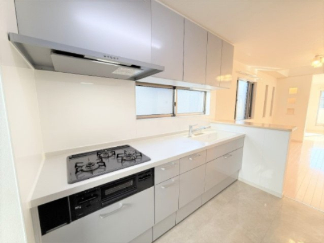 【キッチン】 | ■学芸大学駅７分■東口商店街の近く■２０２１年リフォーム歴■４ＬＤＫ＋車２台 | ■東横線「学芸大学駅」歩７分
■東口商店街を抜けてすぐの好立地
■２０２１年に内装リフォーム済
■４ＬＤＫ＋車２台可
■内覧予約受付中