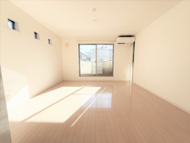 【居間・リビング】 | ■学芸大学駅７分■東口商店街の近く■２０２１年リフォーム歴■４ＬＤＫ＋車２台 | ■東横線「学芸大学駅」歩７分
■東口商店街を抜けてすぐの好立地
■２０２１年に内装リフォーム済
■４ＬＤＫ＋車２台可
■内覧予約受付中