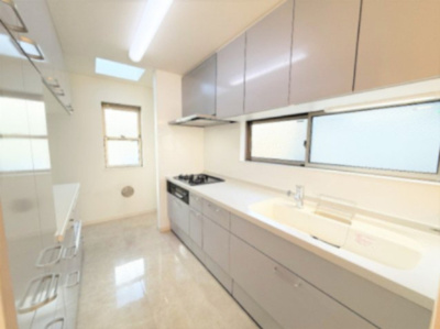 【キッチン】 | ■学芸大学駅７分■東口商店街の近く■２０２１年リフォーム歴■４ＬＤＫ＋車２台 | ■東横線「学芸大学駅」歩７分
■東口商店街を抜けてすぐの好立地
■２０２１年に内装リフォーム済
■４ＬＤＫ＋車２台可
■内覧予約受付中