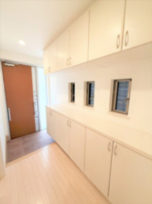 【玄関】 | ■学芸大学駅７分■東口商店街の近く■２０２１年リフォーム歴■４ＬＤＫ＋車２台 | ■東横線「学芸大学駅」歩７分
■東口商店街を抜けてすぐの好立地
■２０２１年に内装リフォーム済
■４ＬＤＫ＋車２台可
■内覧予約受付中