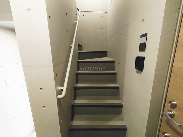 ALBA志茂のロビー|階段です☆