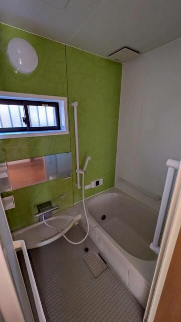 刈谷市宝町　中古戸建の浴室