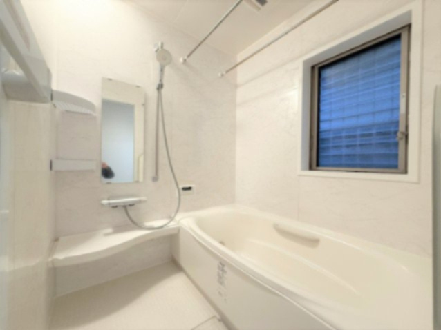 【その他】 | ■学芸大学駅７分■東口商店街すぐ■１４５平米可能■南道路で陽当り良好 | ※現況内装
■東横線「学芸大学駅」７分
■東口商店街からすぐの住宅街
■南道路面で陽当り良好
■現況間取図あり（１１２平米、４ＬＤＫ＋車庫２台）
■最大１４５平米可能
■お好きなハウスメーカーで建築可