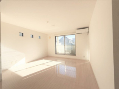 【その他】 | ■学芸大学駅７分■東口商店街すぐ■１４５平米可能■南道路で陽当り良好 | ※現況内装
■東横線「学芸大学駅」７分
■東口商店街からすぐの住宅街
■南道路面で陽当り良好
■現況間取図あり（１１２平米、４ＬＤＫ＋車庫２台）
■最大１４５平米可能
■お好きなハウスメーカーで建築可