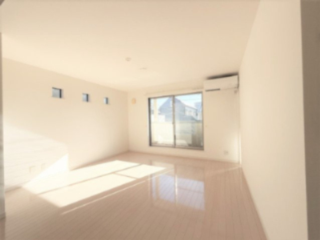 【その他】 | ■学芸大学駅７分■東口商店街すぐ■１４５平米可能■南道路で陽当り良好 | ※現況内装
■東横線「学芸大学駅」７分
■東口商店街からすぐの住宅街
■南道路面で陽当り良好
■現況間取図あり（１１２平米、４ＬＤＫ＋車庫２台）
■最大１４５平米可能
■お好きなハウスメーカーで建築可