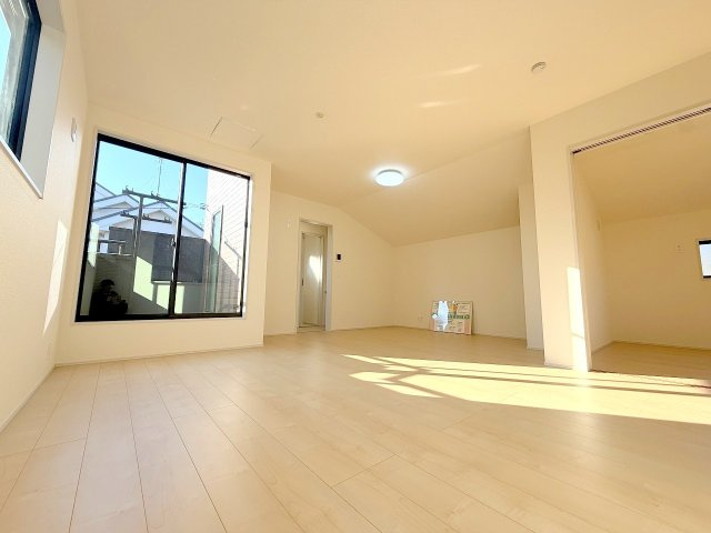 あきる野市草花全２棟　新築分譲の居間・リビング