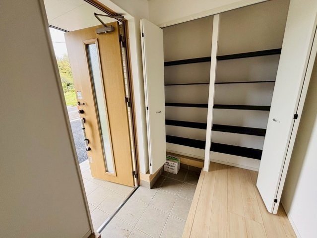 七栄第３３　新築戸建て　１４号棟の収納