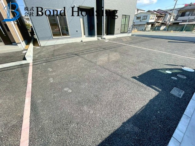 ゆとりある駐車スペース確保　全8棟分譲　王塚台第6　7号棟の駐車場