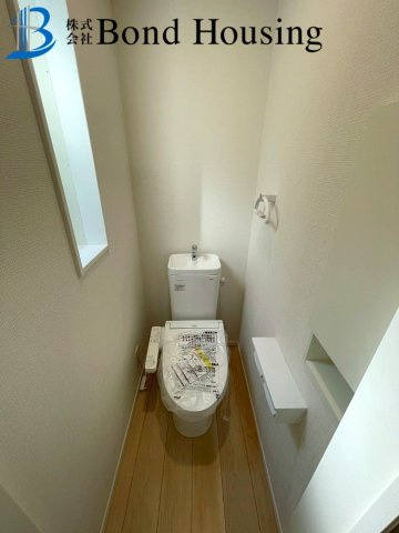 人気の畳コーナー完備　全8棟分譲　王塚台第6　5号棟のトイレ