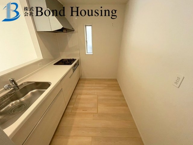 人気の畳コーナー完備　全8棟分譲　王塚台第6　5号棟の玄関