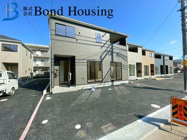 お車並列３台以上可能　全8棟分譲　王塚台第6　4号棟の前面道路含む現地写真