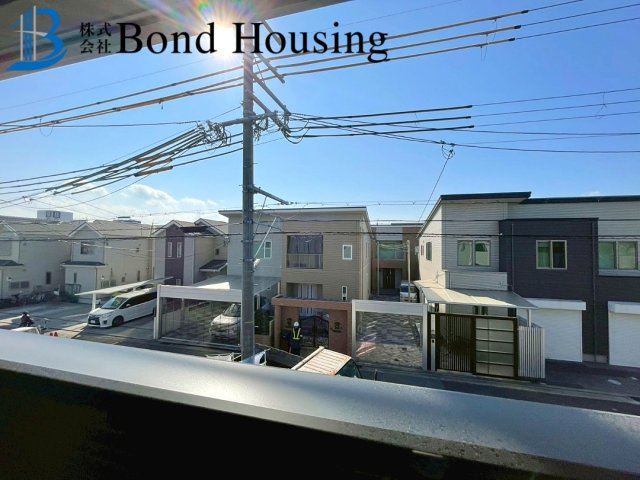 お車並列３台以上可能　全8棟分譲　王塚台第6　4号棟の前面道路含む現地写真