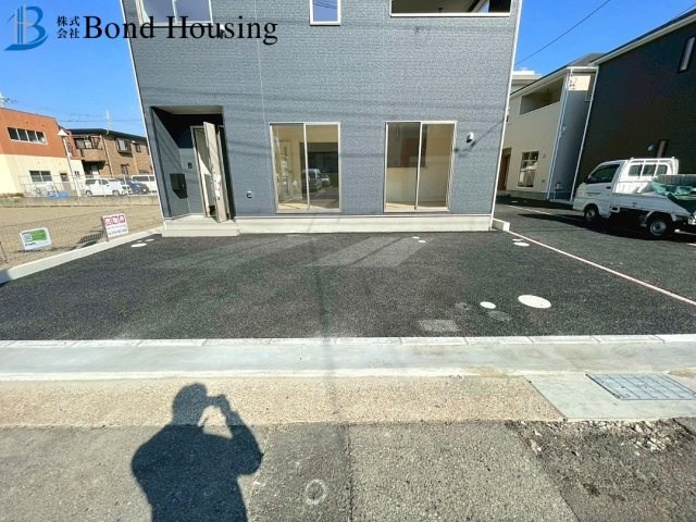 耐震等級3取得　全8棟分譲　王塚台第6　1号棟の駐車場